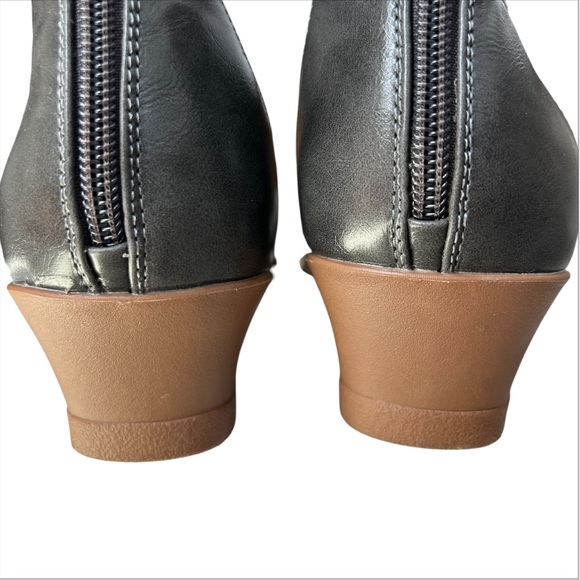 TINSTREE Women's Wedge Comfort Sandal Ankle T-Strap Back Zip Gunmetal Leather  9 - Picture 10 of 14